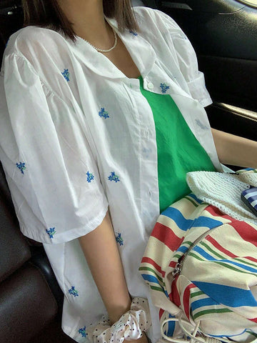 DAZY Women Simple Embroidery Decorated Short Sleeve Shirt