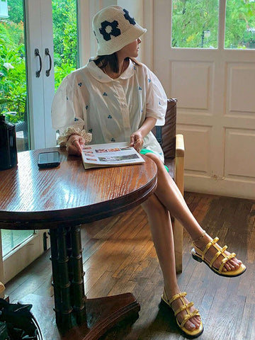 DAZY Women Simple Embroidery Decorated Short Sleeve Shirt