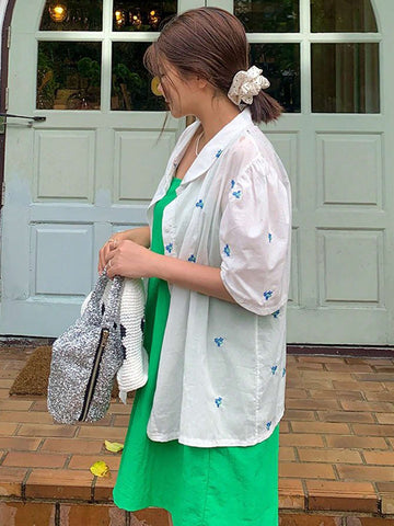 DAZY Women Simple Embroidery Decorated Short Sleeve Shirt