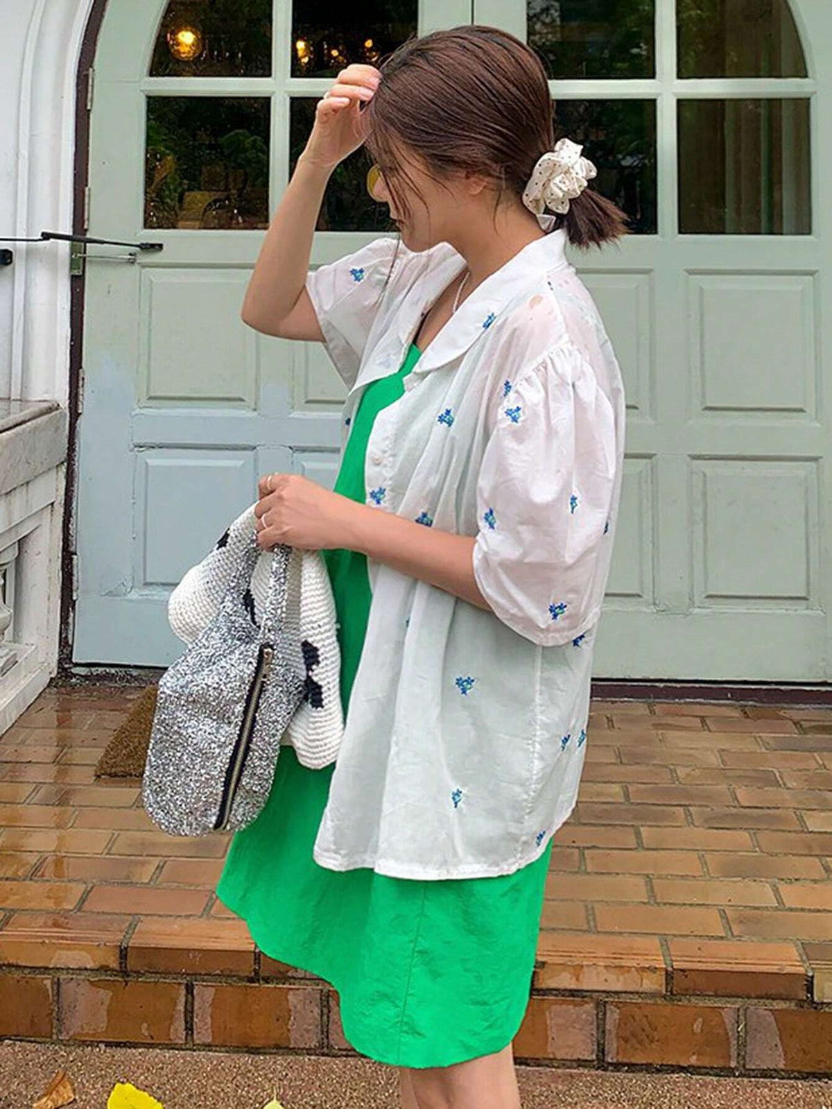 DAZY Women Simple Embroidery Decorated Short Sleeve Shirt