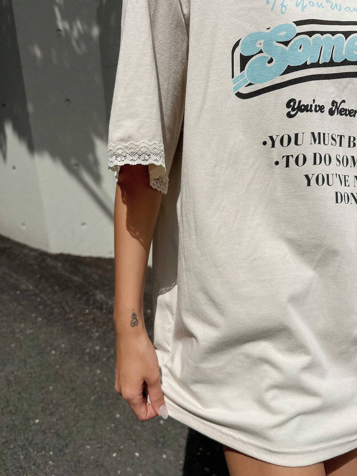 DAZY Women Summer Casual Short Sleeve Round Neck Oversized Graphic Tee