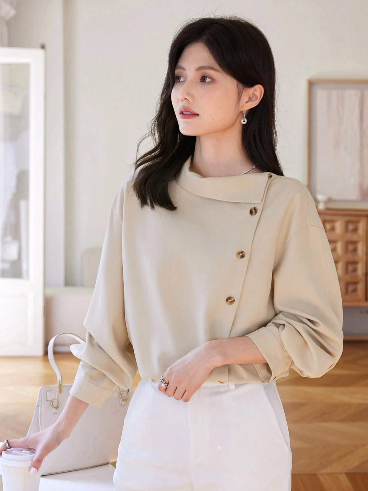 DAZY Women's Asymmetric Hem Collared Blouse, Ladylike