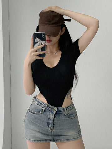 DAZY Women's Basic Solid Color Short Sleeve Bodysuit