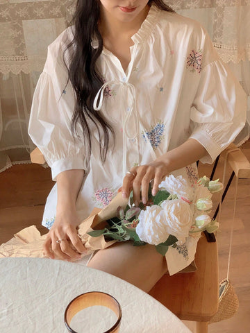 DAZY Women's Casual Embroidered Floral Round Neck Short Sleeve Blouse, Summer