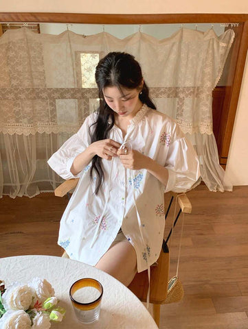 DAZY Women's Casual Embroidered Floral Round Neck Short Sleeve Blouse