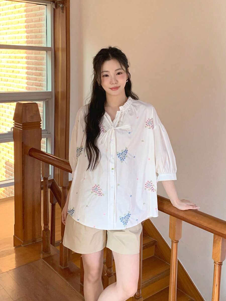 DAZY Women's Casual Embroidered Floral Round Neck Short Sleeve Blouse