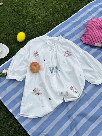 DAZY Women's Casual Embroidered Floral Round Neck Short Sleeve Blouse