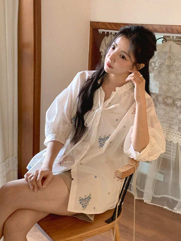 DAZY Women's Casual Embroidered Floral Round Neck Short Sleeve Blouse