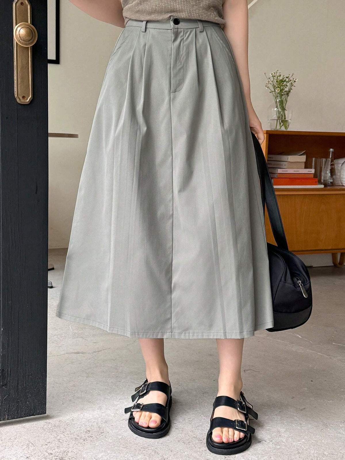 DAZY Women's Casual Solid Color Pleated Skirt