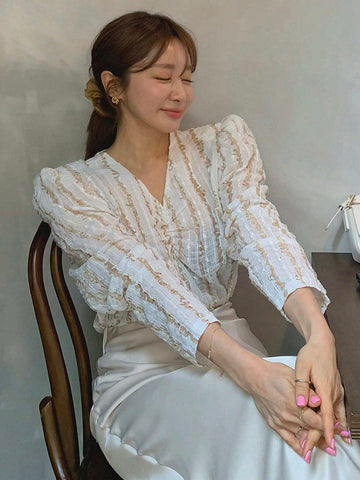 DAZY Women's Color-Blocked Striped V-Neck Puff Sleeve Blouse