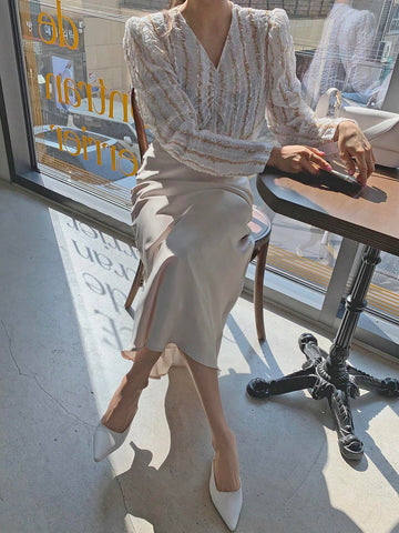 DAZY Women's Color-Blocked Striped V-Neck Puff Sleeve Blouse