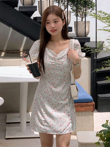 DAZY Women's Diamond Collar Floral Print Casual Fashionable Dress, Perfect For Spring/Summer Vacation