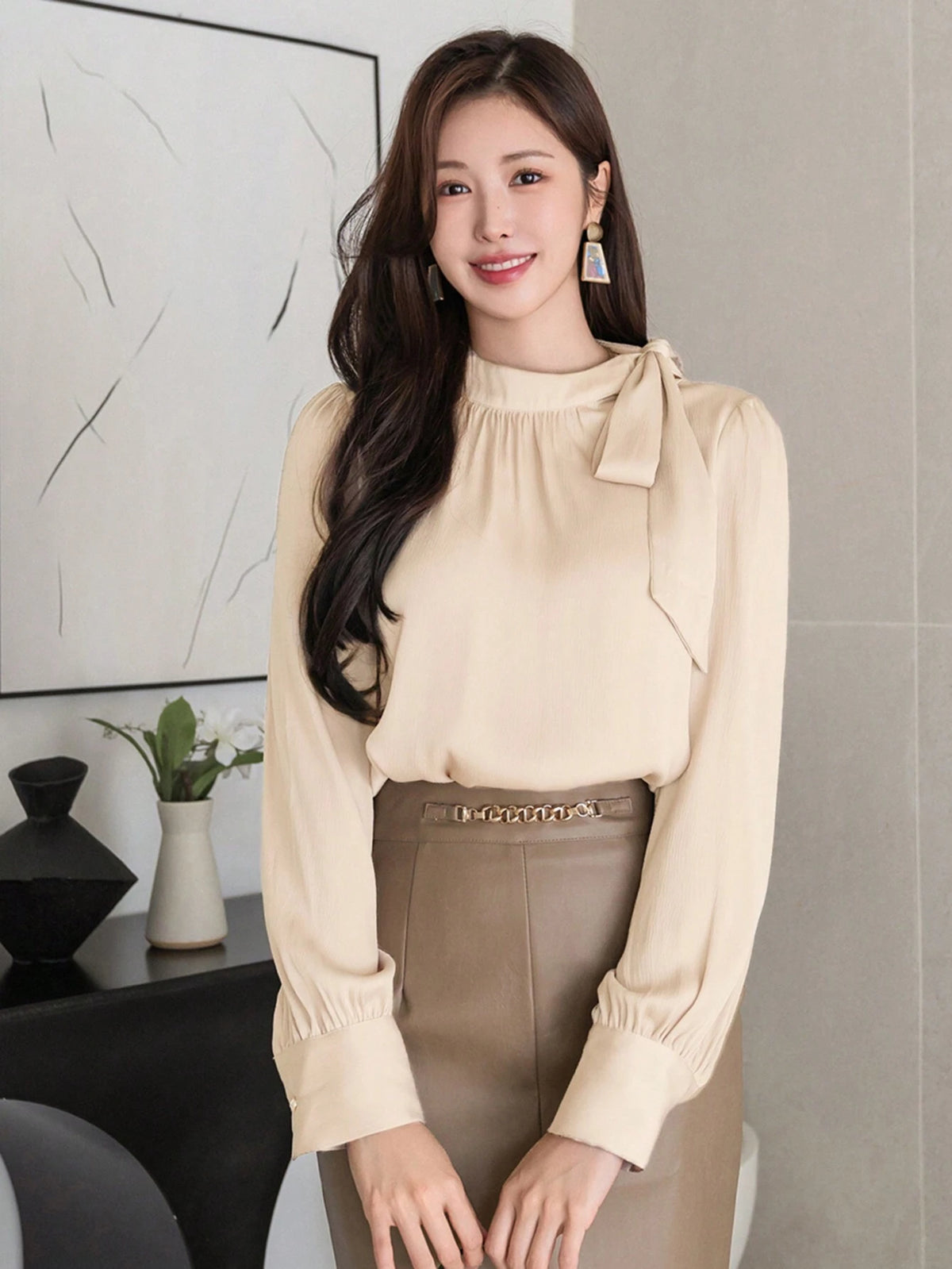 DAZY Women's Elegant Solid Color Knot Collar Lantern Sleeve Loose Blouse, Spring/Autumn