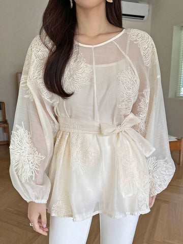 DAZY Women's Floral Embroidery Lantern Sleeve Shirt