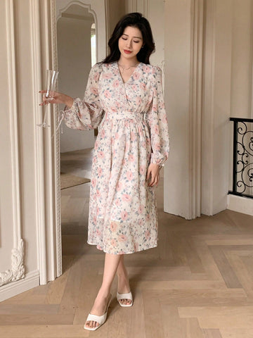 DAZY Women's Full Print V-Neck Lantern Long Sleeve Mid-Length Dress With Waist Tie