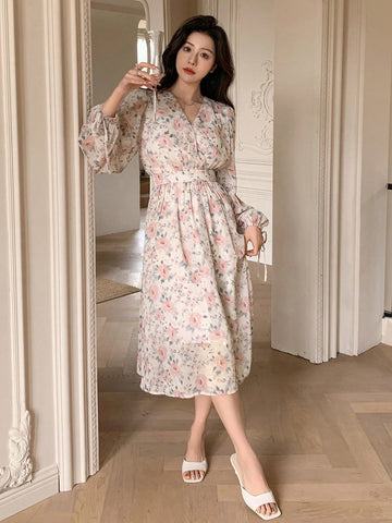 DAZY Women's Full Print V-Neck Lantern Long Sleeve Mid-Length Dress With Waist Tie