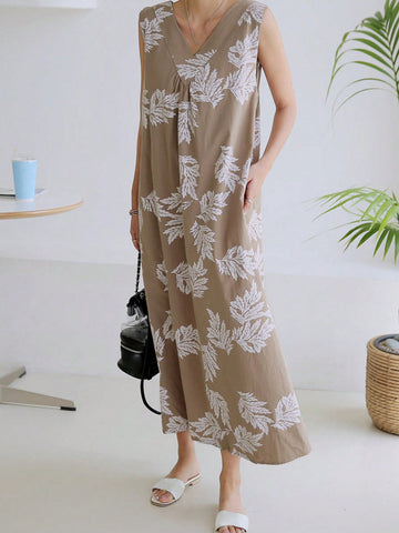 DAZY Women's Plant Printed V-Neck Sleeveless Dress