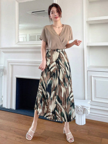 DAZY Women's Pleated Skirt With Plant Print