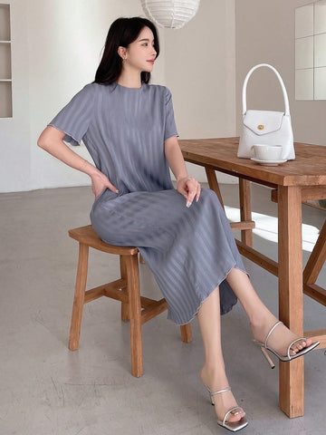 DAZY Women's Short Sleeve Dress With Round Neckline And Pleated Design