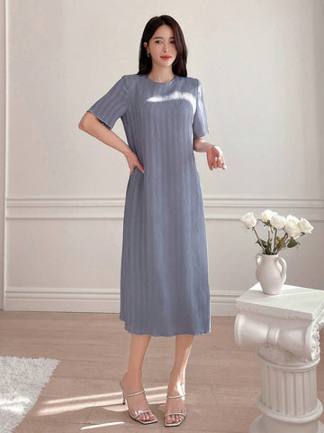 DAZY Women's Short Sleeve Dress With Round Neckline And Pleated Design