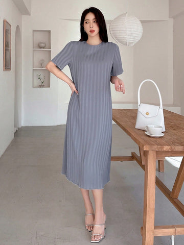 DAZY Women's Short Sleeve Dress With Round Neckline And Pleated Design