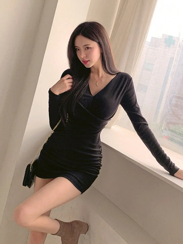 DAZY Women's Short V-Neck Bodycon Long Sleeve Dress