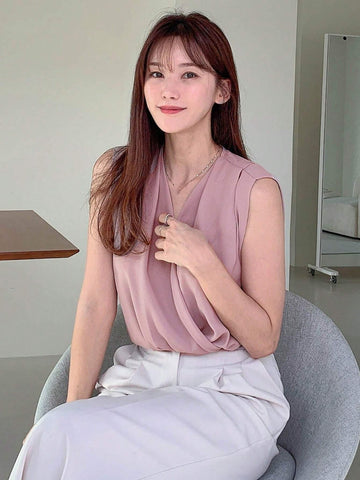 DAZY Women's Sleeveless Shirt With Pleats