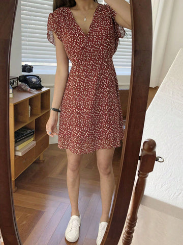 DAZY Women's Small Floral V-Neck Tie Waist Dress