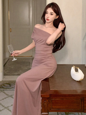 DAZY Women's Solid Color One Shoulder Ruffle Top Elastic Bodycon Skirt Two-Piece Set