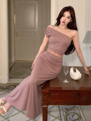 DAZY Women's Solid Color One Shoulder Ruffle Top Elastic Bodycon Skirt Two-Piece Set