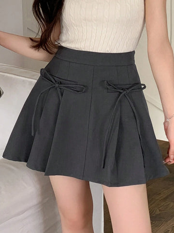 DAZY Women's Solid Dark Gray Bowknot Decor Pleated Mini Skirt