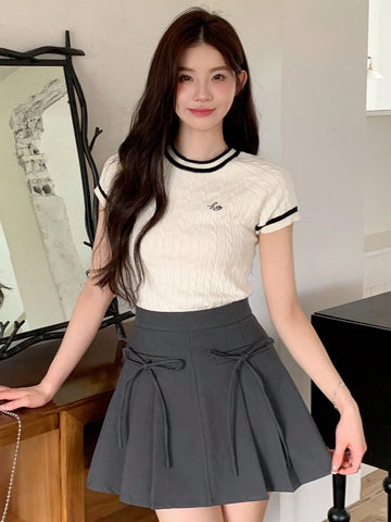 DAZY Women's Solid Dark Gray Bowknot Decor Pleated Mini Skirt