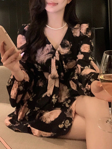 DAZY Women's V-Neck Casual All-Over Floral Print Long Sleeve Mini Dress