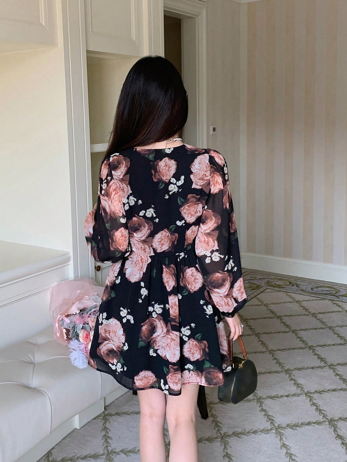 DAZY Women's V-Neck Casual All-Over Floral Print Long Sleeve Mini Dress