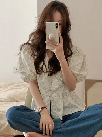 DAZY Women's V-Neck Ditsy Floral Elegant Shirt