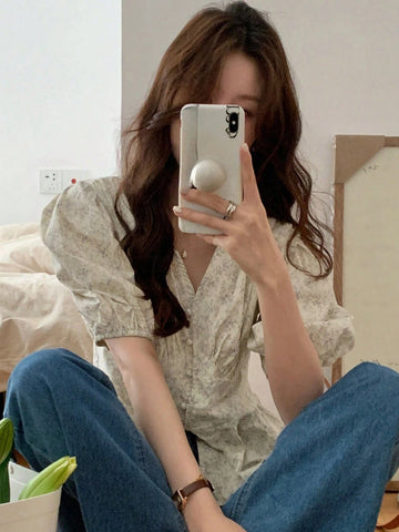 DAZY Women's V-Neck Ditsy Floral Elegant Shirt