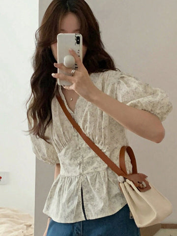 DAZY Women's V-Neck Ditsy Floral Elegant Shirt