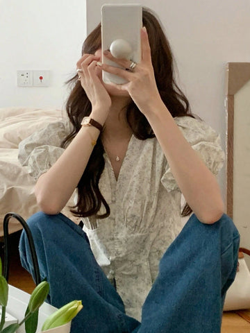 DAZY Women's V-Neck Ditsy Floral Elegant Shirt