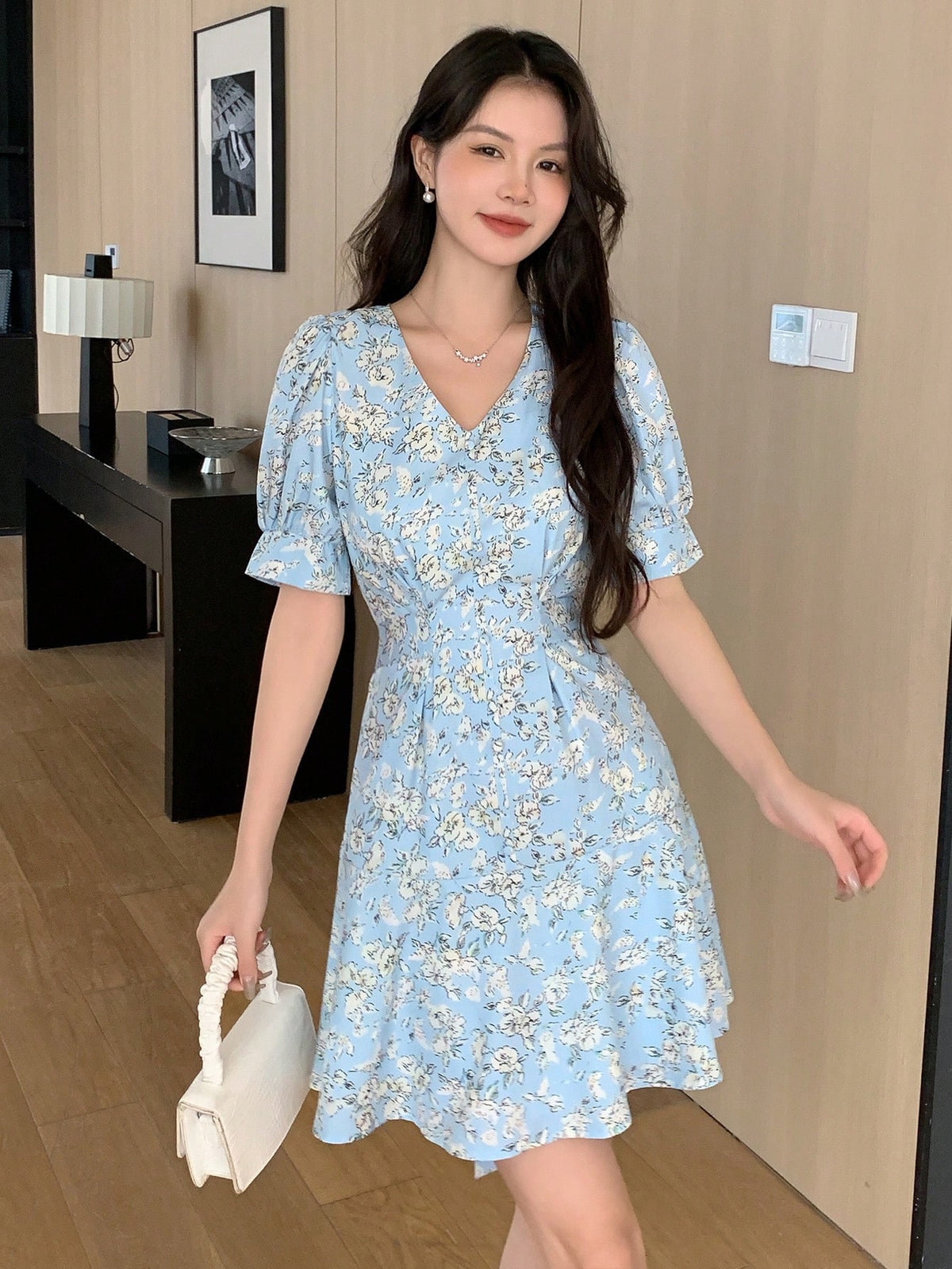 DAZY Women's V-Neck Floral Print Dress
