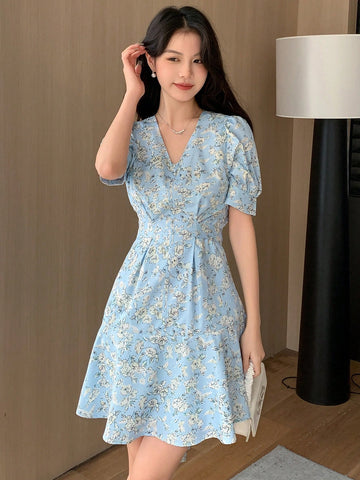 DAZY Women's V-Neck Floral Print Dress