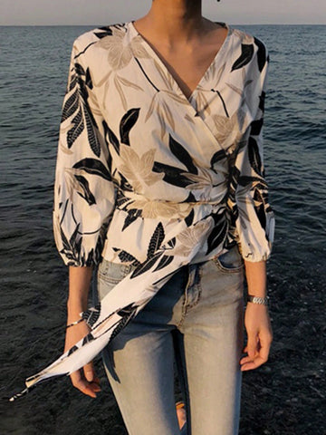 DAZY Women's V-Neck Tie-Waist Short Sleeve Floral Blouse,