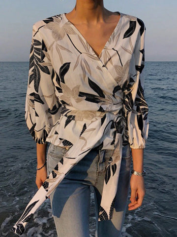 DAZY Women's V-Neck Tie-Waist Short Sleeve Floral Blouse,