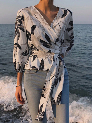 DAZY Women's V-Neck Tie-Waist Short Sleeve Floral Blouse,