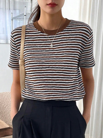 Dazy-Less Women's Contrast Checkered Short Sleeve T-Shirt