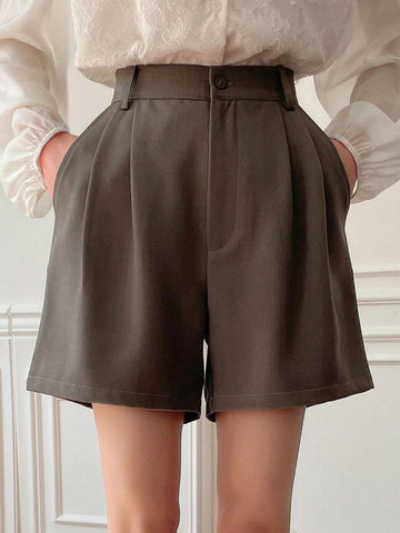 Dazy Designer Ladies' Simple Solid Color Pleated Shorts With A Sense Of Design