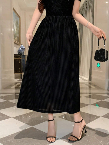 Dazy Designer Women Black Textured Elastic Waist Skirt