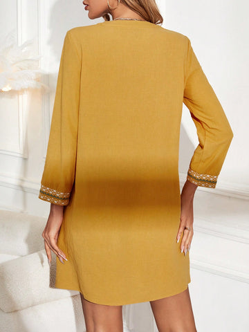 EMERY ROSE Floral Embroidery Notched Neckline Dress