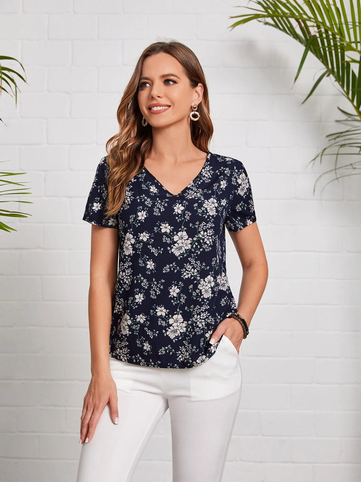 EMERY ROSE Floral Print V Neck Blouse