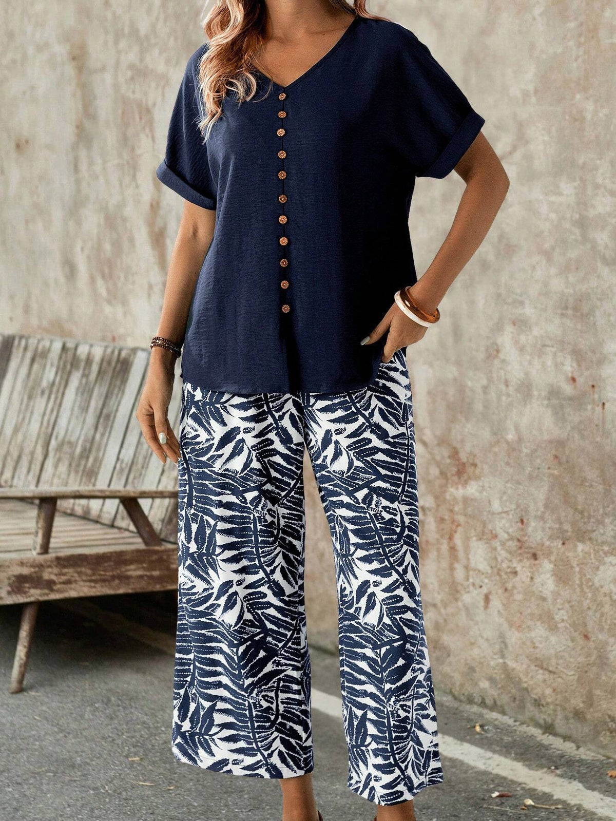 EMERY ROSE Women Solid Color Basic Short Sleeve Top And Printed Pants Two-Piece Set