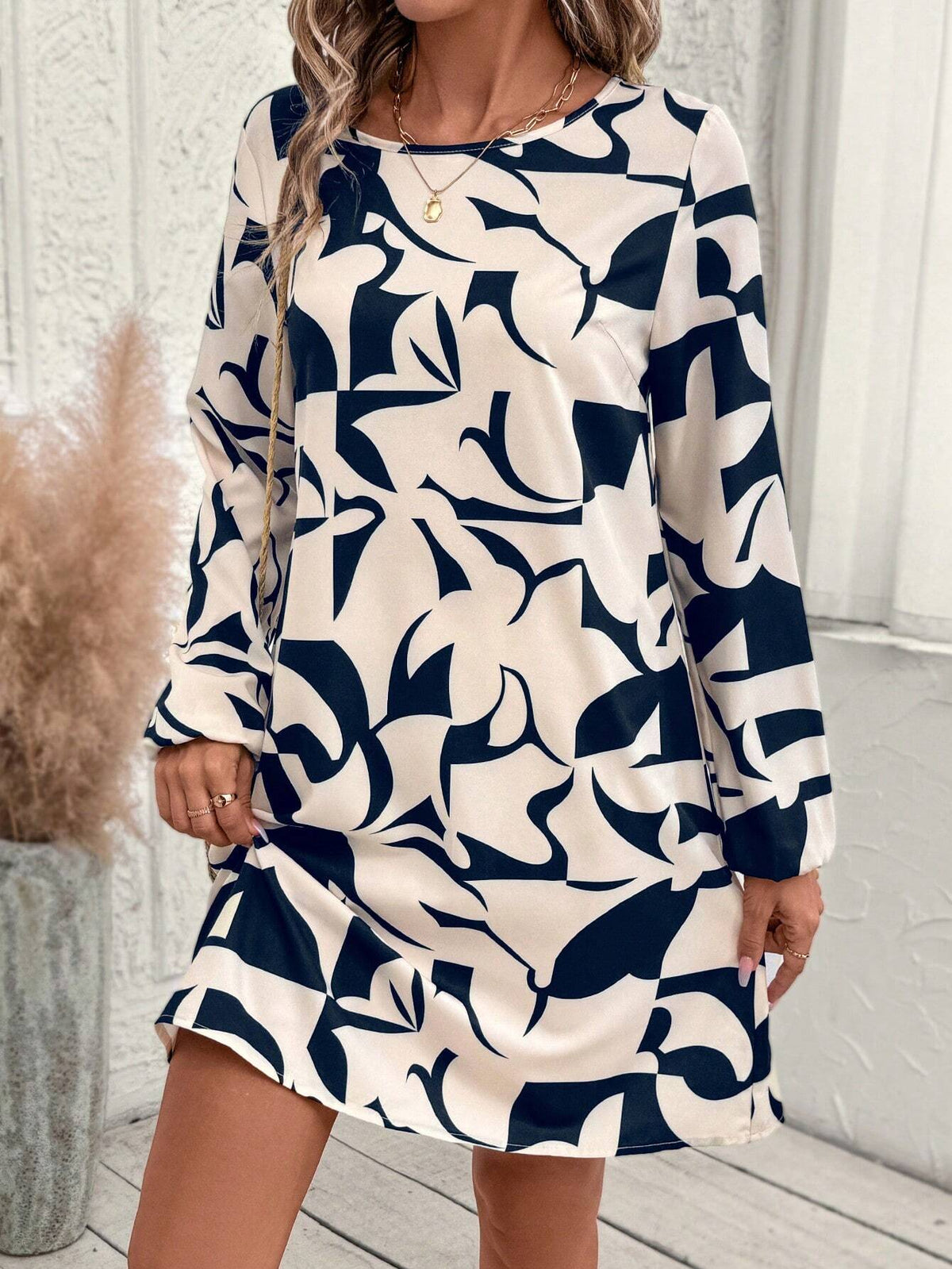 EMERY ROSE Women's Round Neck Long Sleeve All-Over Print Casual Short Dress
